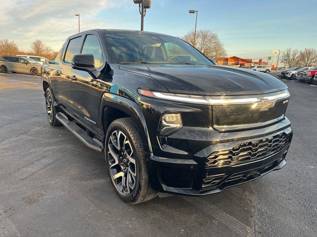 Used 2025 Chevrolet Silverado EV RST image 7