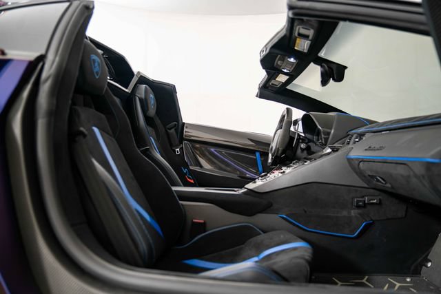 Used 2021 Lamborghini Aventador SVJ AWD/4WD image 26