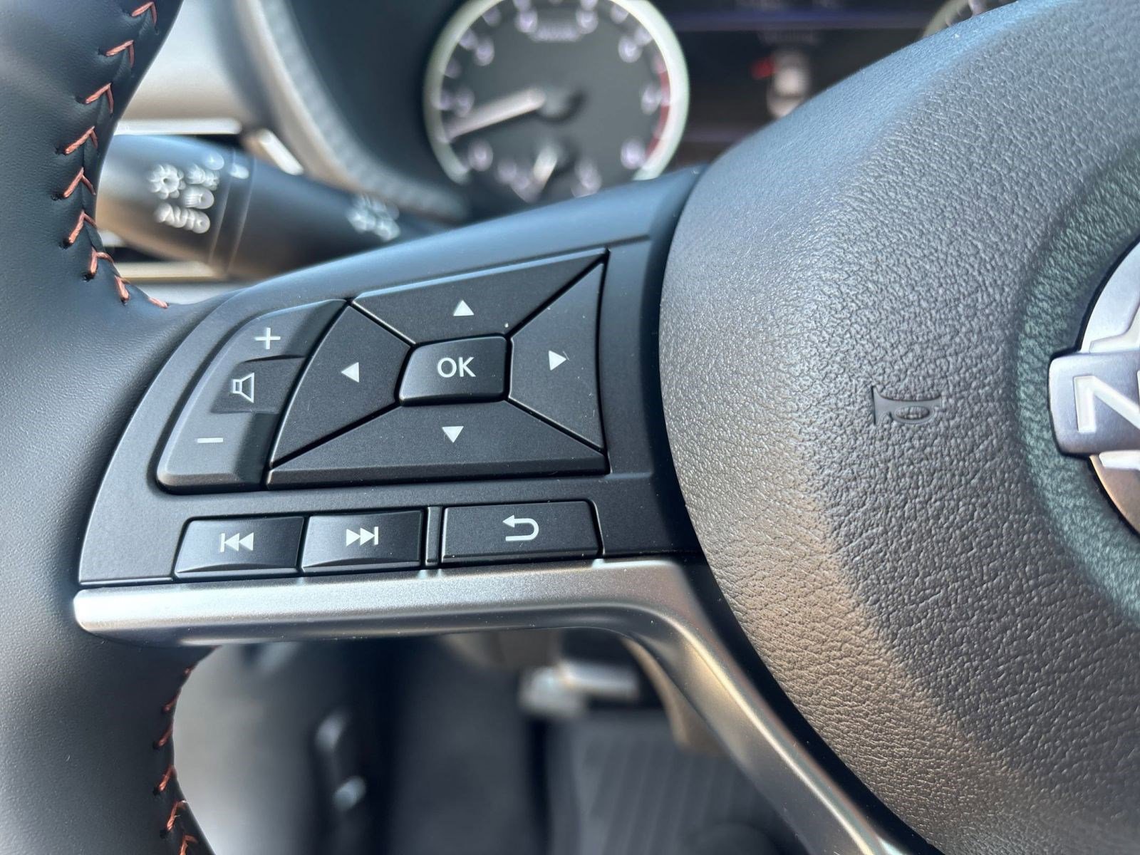 New 2025 Nissan Sentra SR FWD image 19