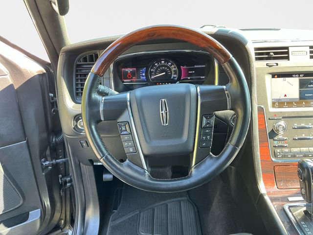 Used 2017 Lincoln Navigator Reserve image 13