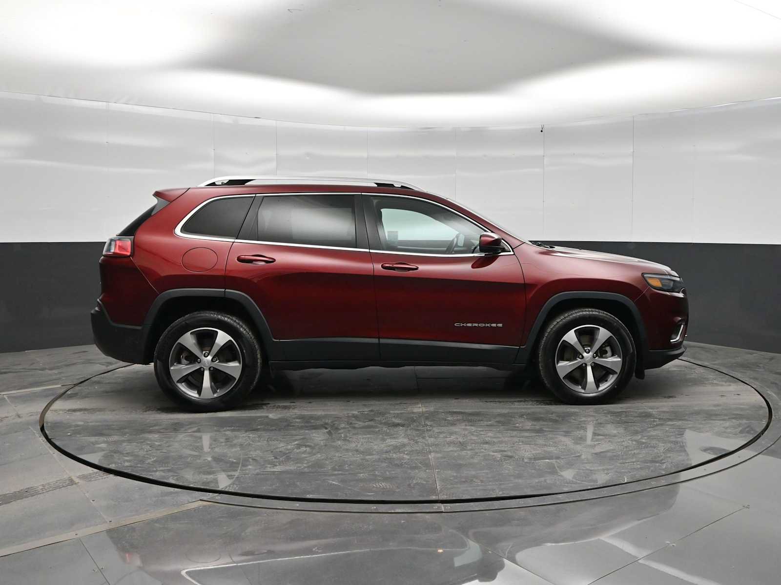 Used 2021 Jeep Cherokee Limited w/ Elite Package AWD/4WD image 9