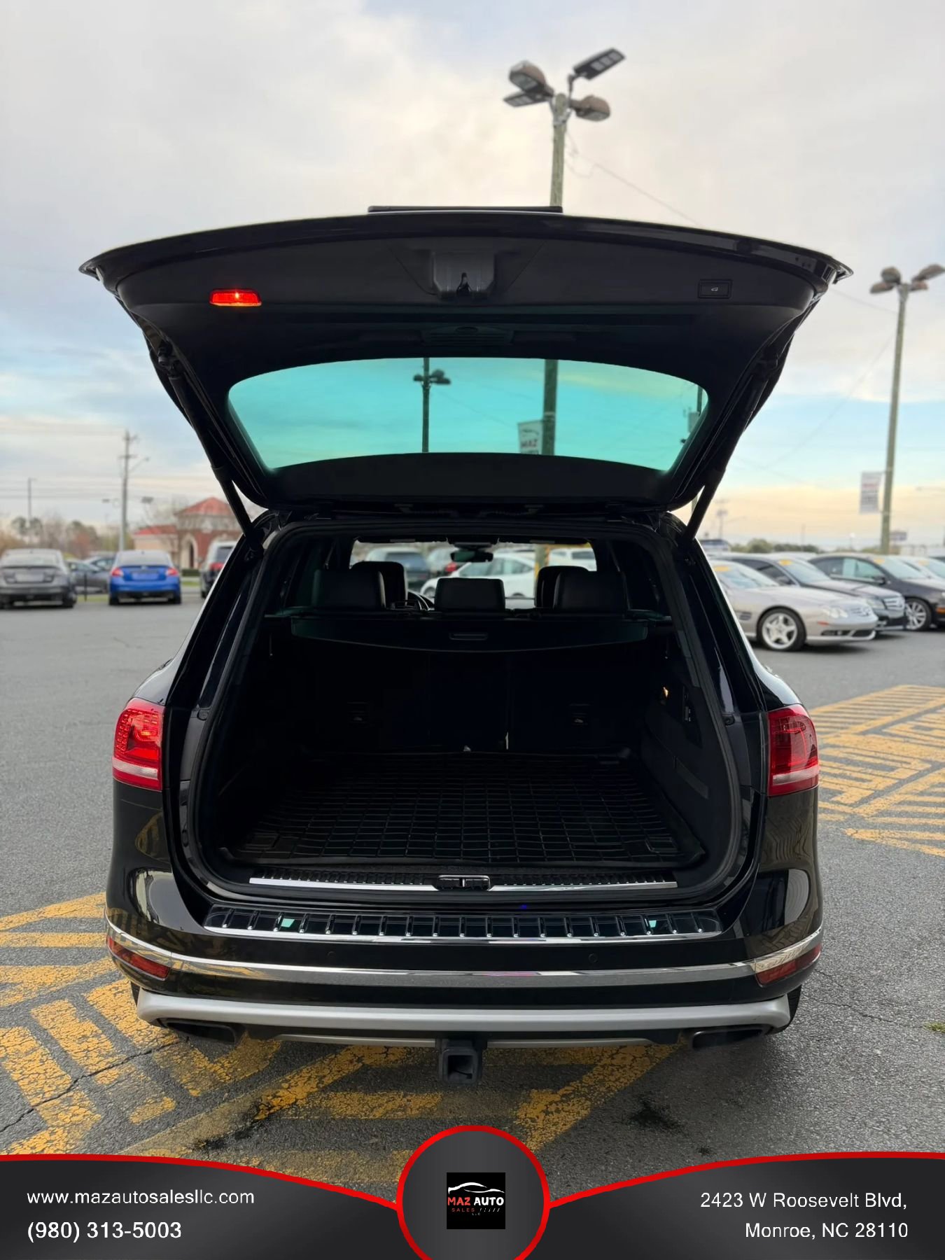 Used 2017 Volkswagen Touareg Wolfsburg Edition AWD/4WD image 9