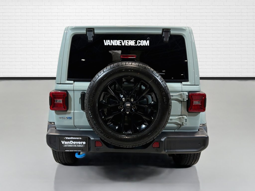 Used 2024 Jeep Wrangler Unlimited Sahara w/ Technology Group AWD/4WD image 8