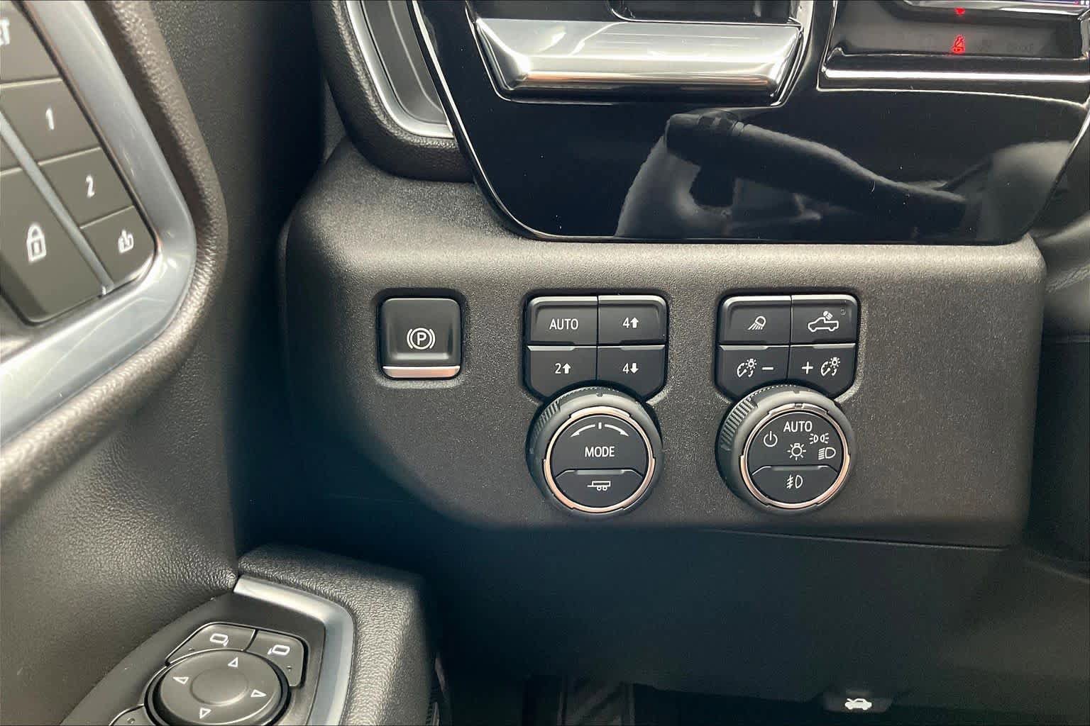 Certified 2025 Chevrolet Silverado 1500 LTZ AWD/4WD image 32