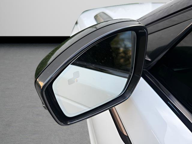 Used 2019 Land Rover Range Rover Velar R-Dynamic SE image 33