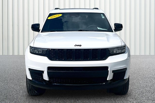 Used 2025 Jeep Grand Cherokee L Altitude AWD/4WD image 3
