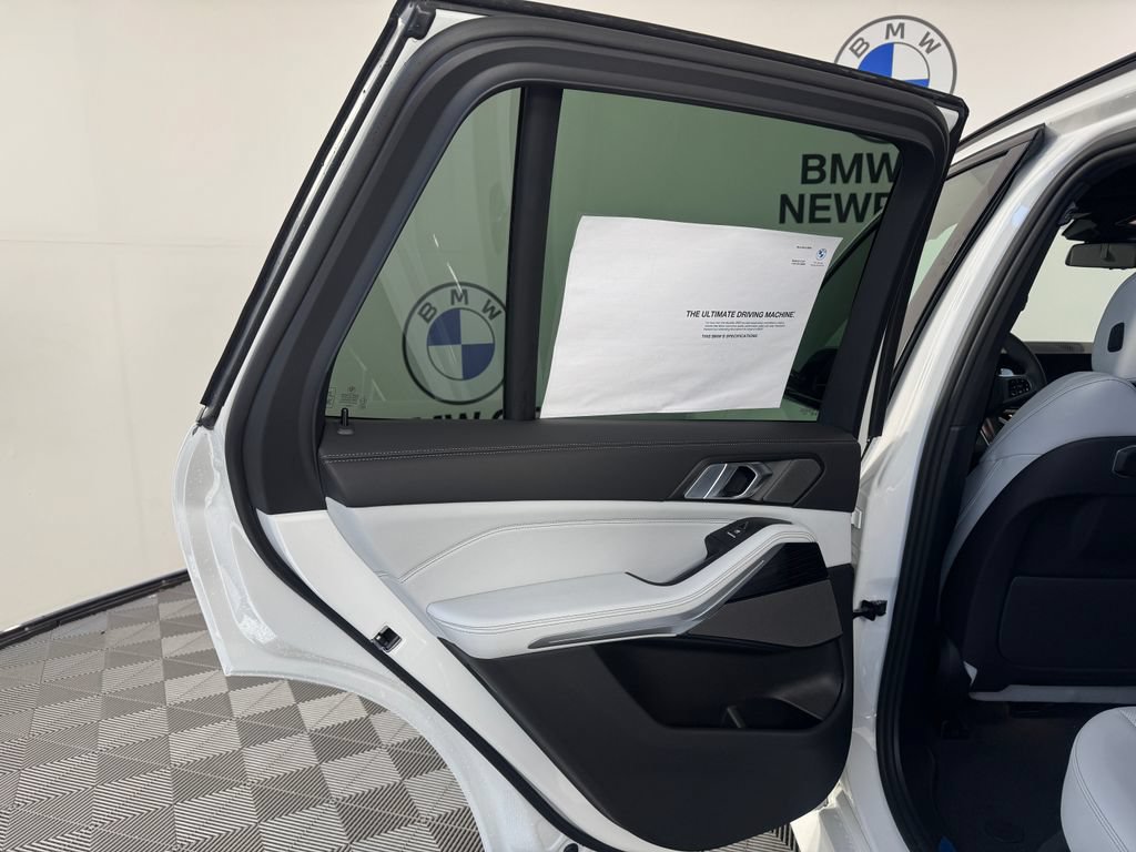 New 2026 BMW X5 xDrive40i w/ M Sport Package AWD/4WD image 17
