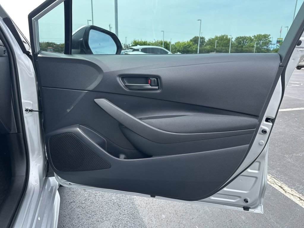 Certified 2025 Toyota Corolla LE FWD image 10