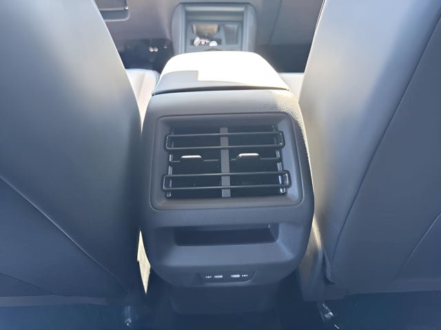 Certified 2025 Volkswagen Tiguan SE AWD/4WD image 9