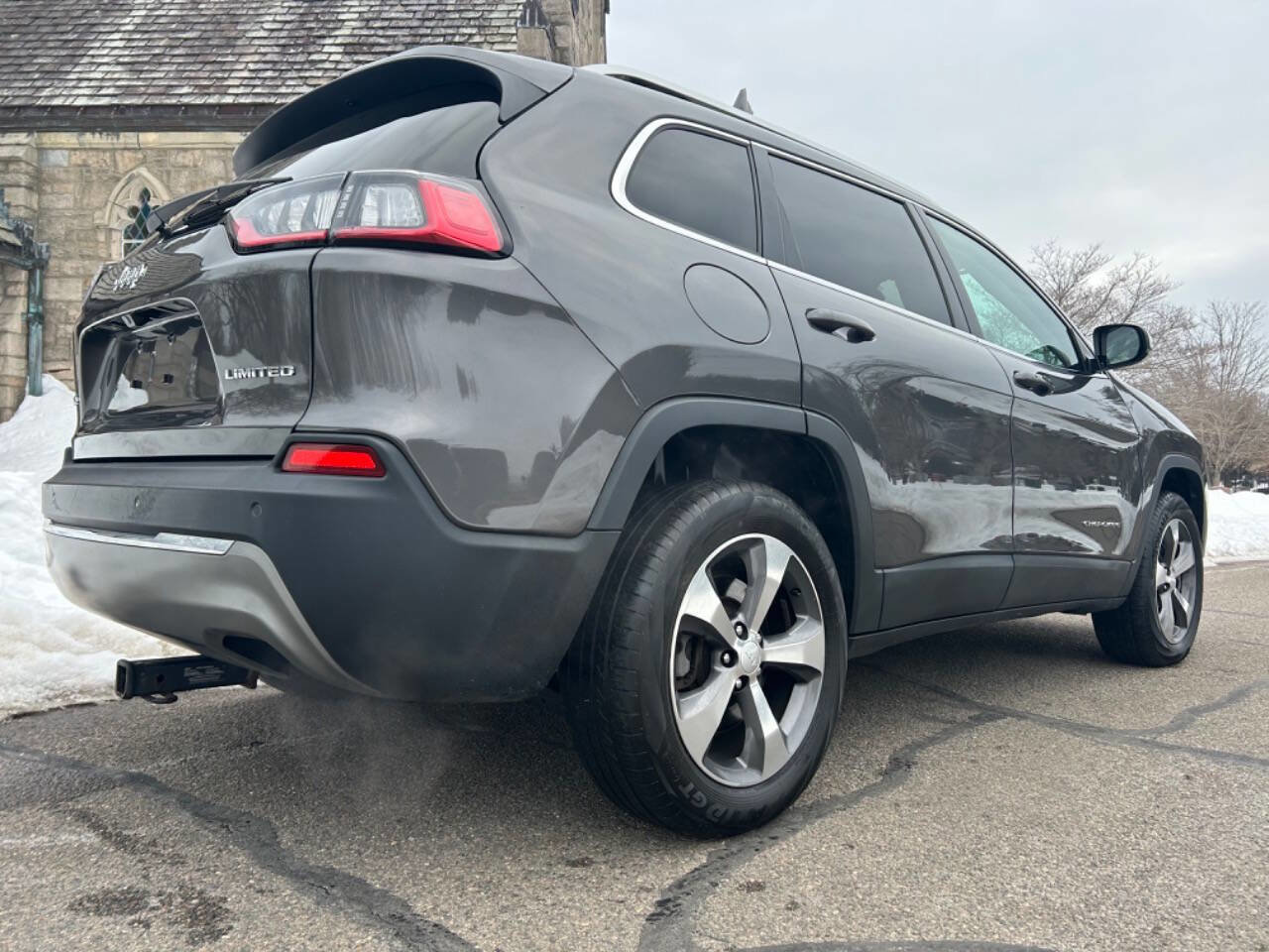 Used 2019 Jeep Cherokee Limited image 3