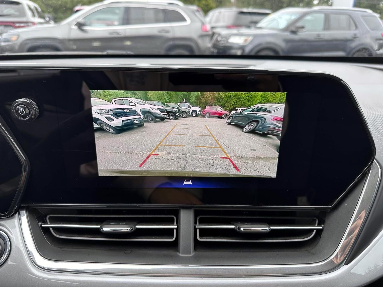 Used 2024 Chevrolet Trax LT FWD image 21