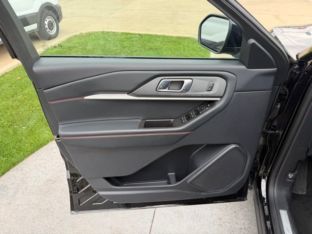 Used 2025 Ford Explorer ST-Line w/ ST-Line Street Pack AWD/4WD image 9