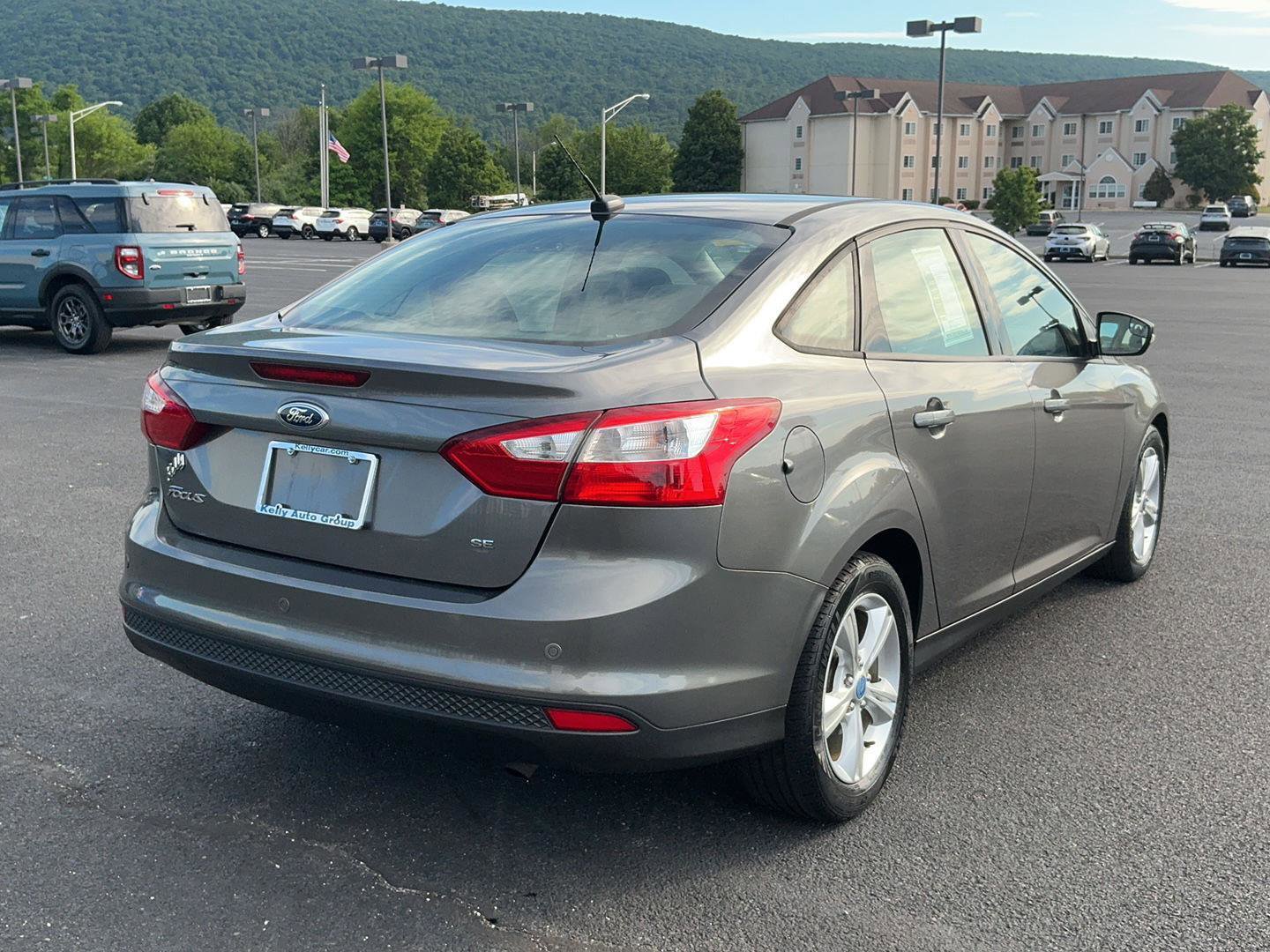 Used 2013 Ford Focus SE w/ SE Winter Pkg FWD image 7