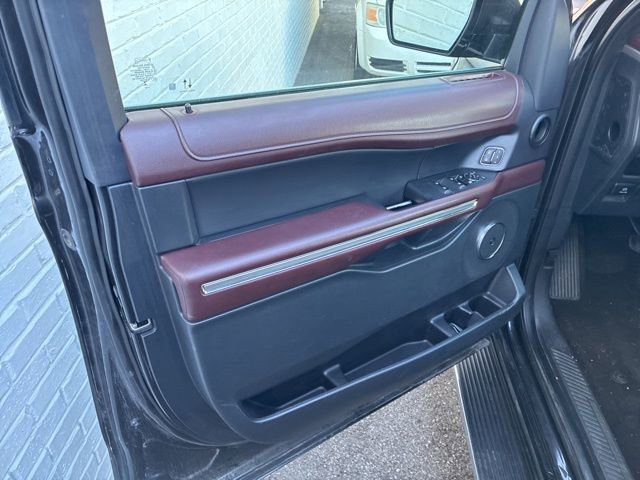 Used 2023 Ford Expedition Limited image 13