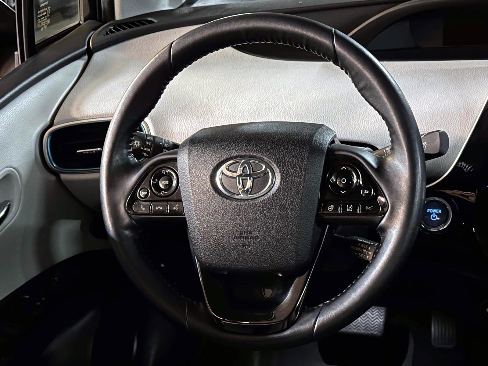 Used 2021 Toyota Prius XLE image 18