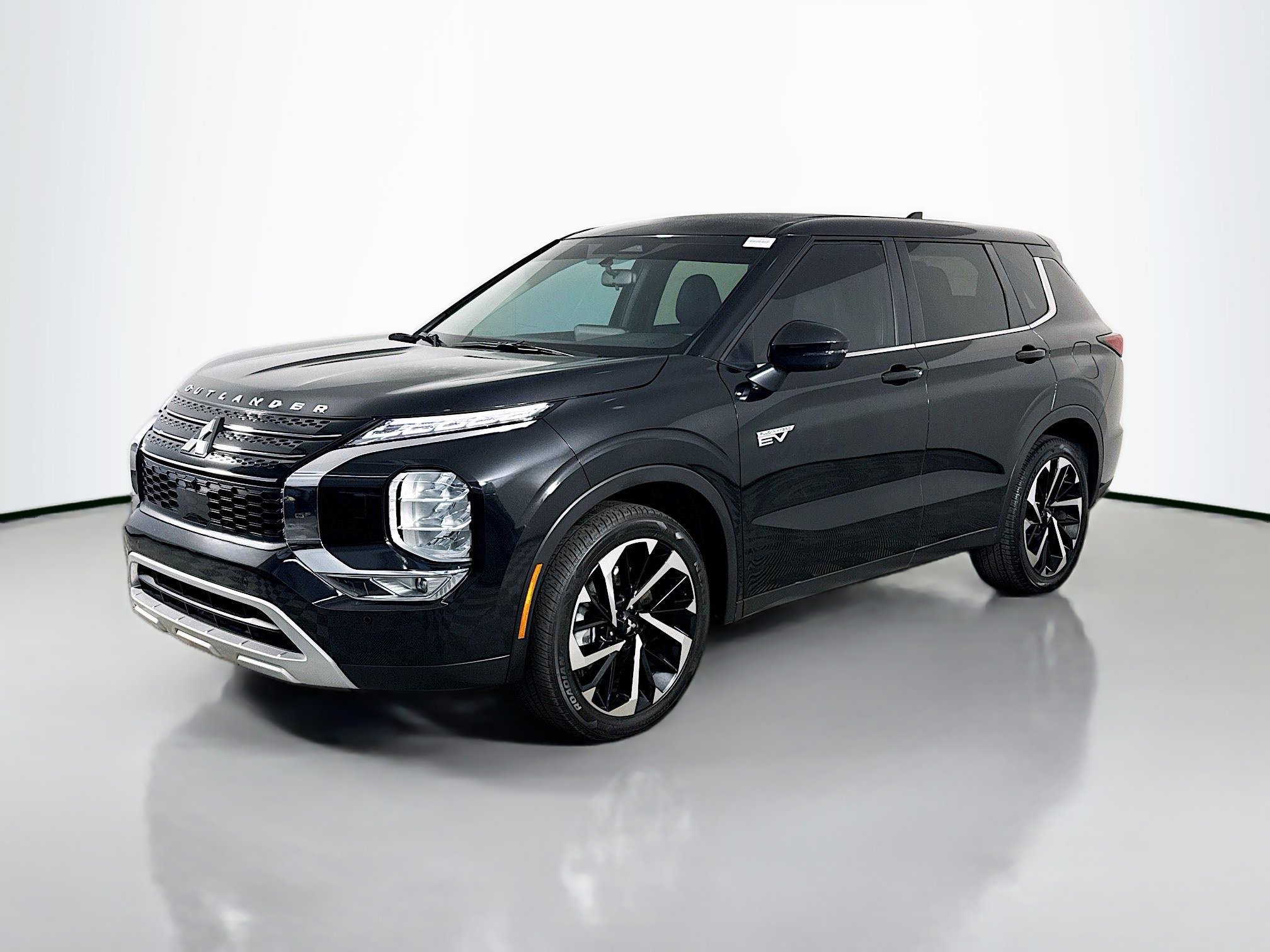 Used 2023 Mitsubishi Outlander SE image 4