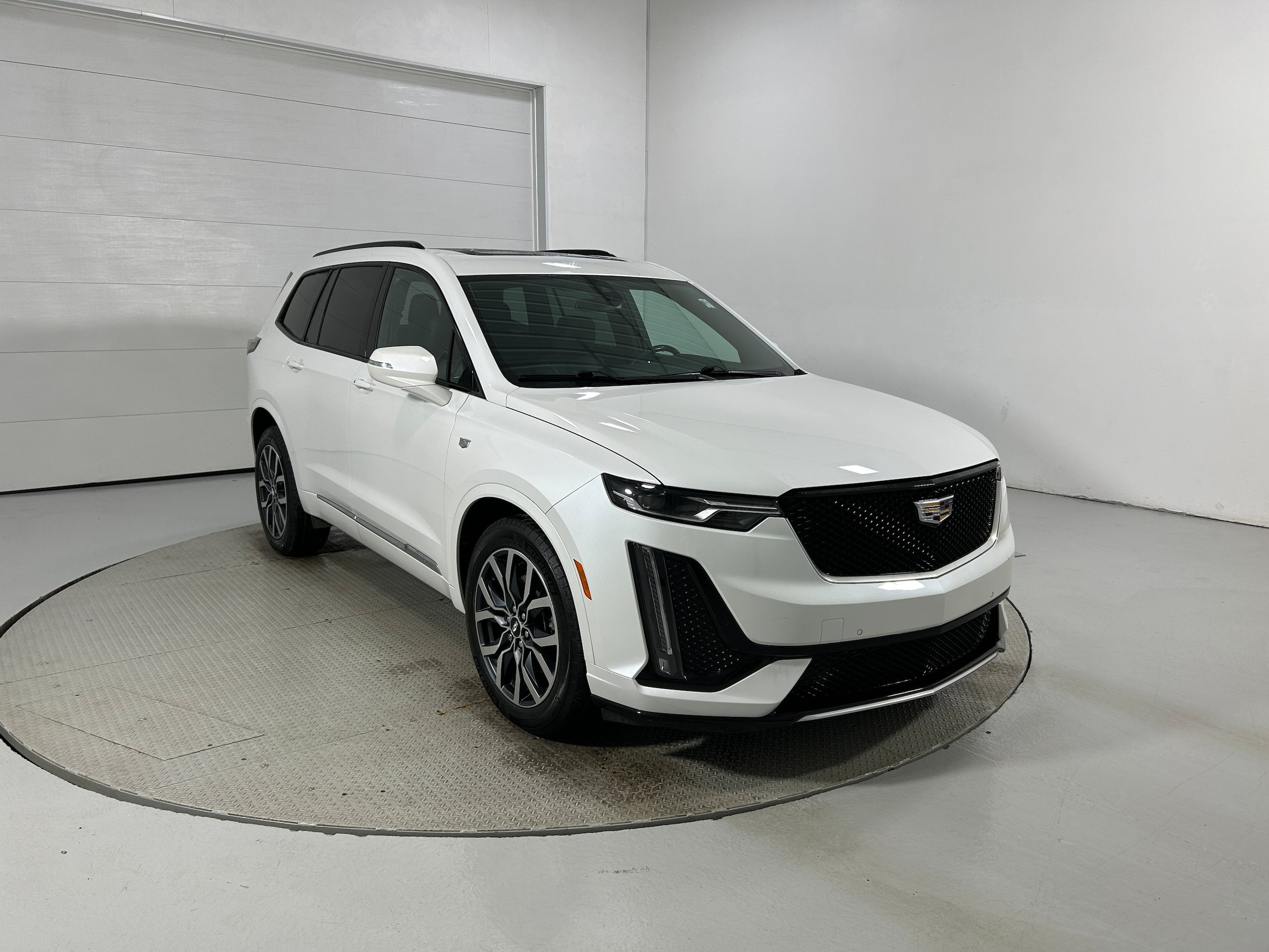Used 2021 Cadillac XT6 Sport w/ LPO, Floor Liner Package AWD/4WD image 2