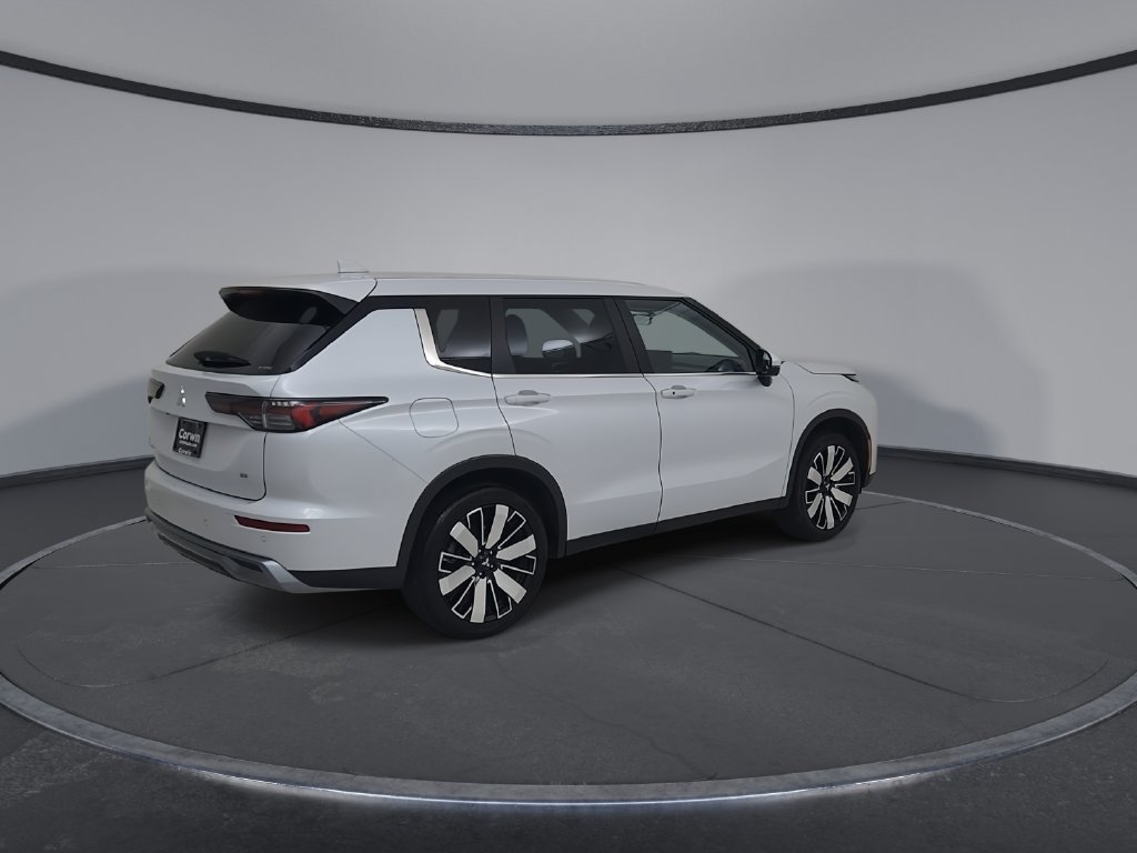 Used 2025 Mitsubishi Outlander SE AWD/4WD image 16