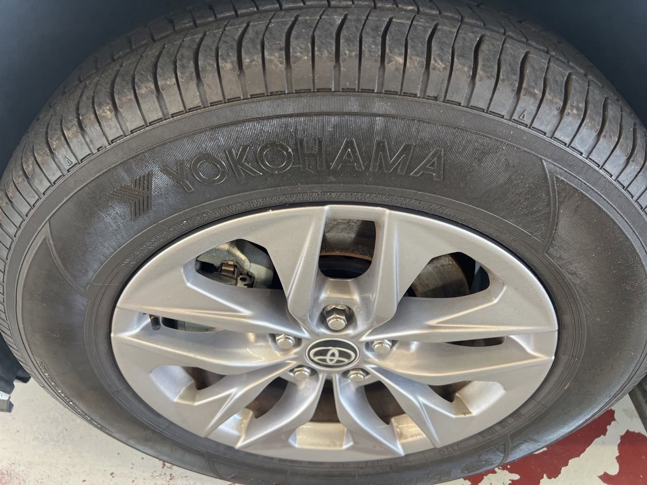 Used 2025 Toyota Sienna XLE w/ XLE Plus Package FWD image 16