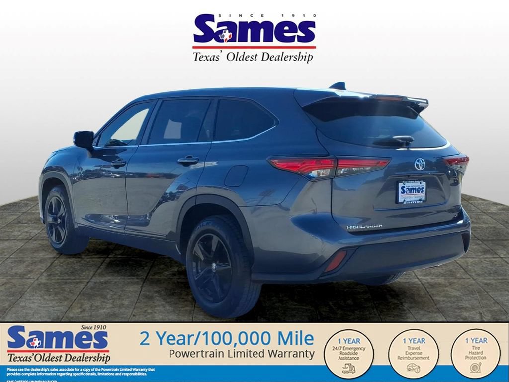 Used 2023 Toyota Highlander LE FWD image 5