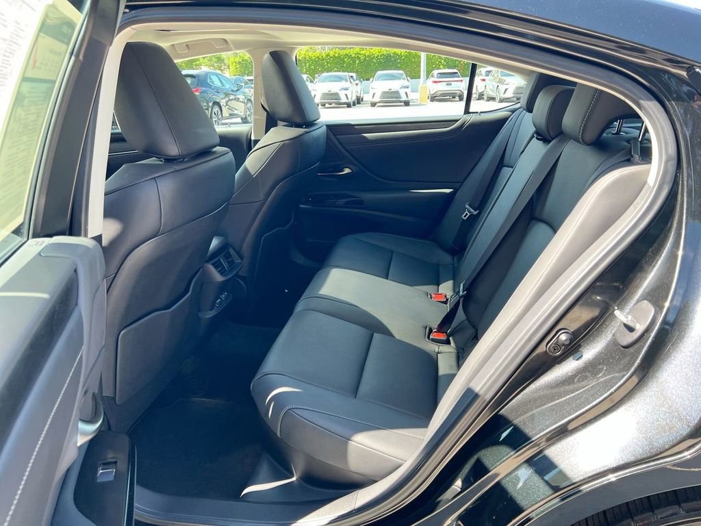 Certified 2025 Lexus ES 300h w/ Premium Package image 19