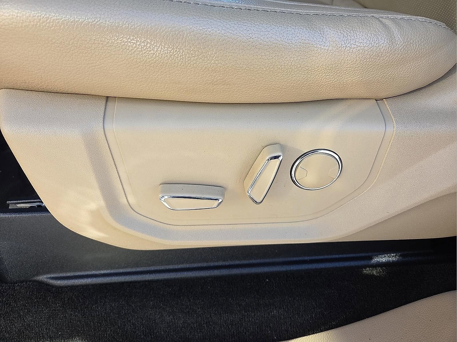 Used 2018 Ford F350 Lariat w/ Chrome Package image 14