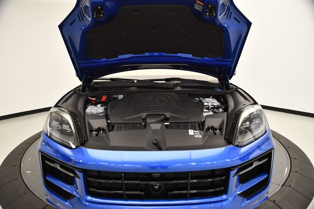 Certified 2025 Porsche Cayenne S image 12
