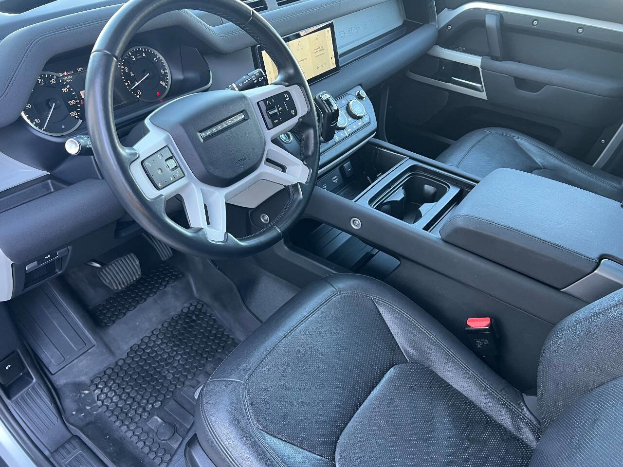 Used 2023 Land Rover Defender 110 SE image 14