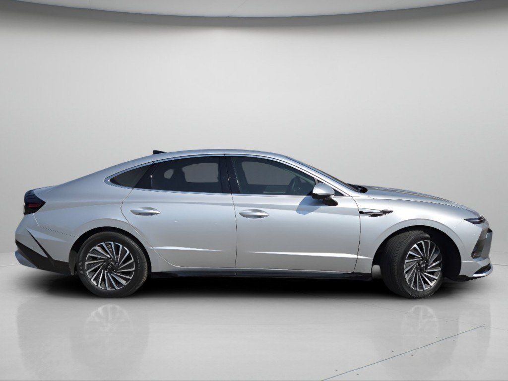 Used 2025 Hyundai Sonata Limited FWD image 26