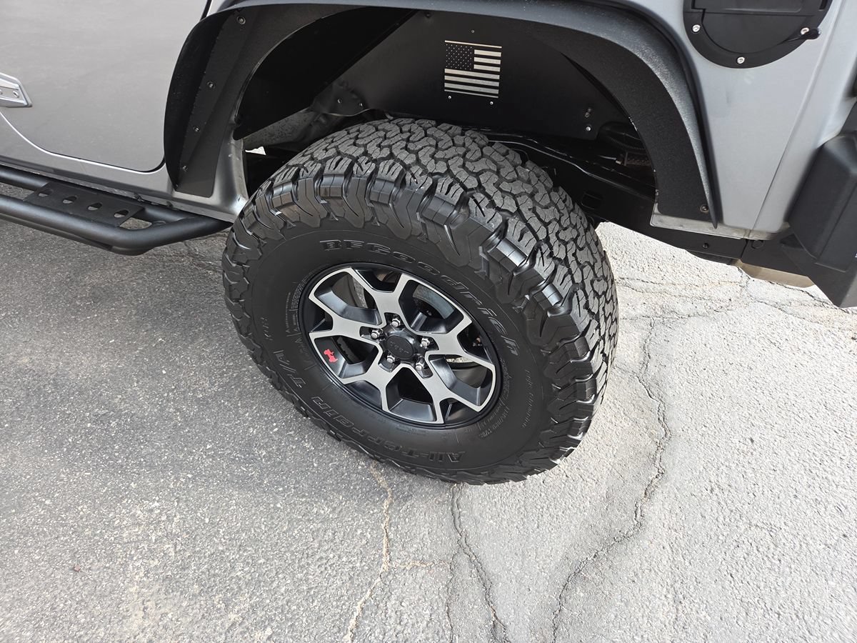 Used 2018 Jeep Wrangler Unlimited Sahara w/ Connectivity Group AWD/4WD image 37
