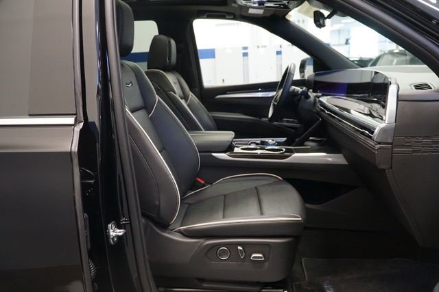 Certified 2025 Cadillac Escalade Premium Luxury AWD/4WD image 17