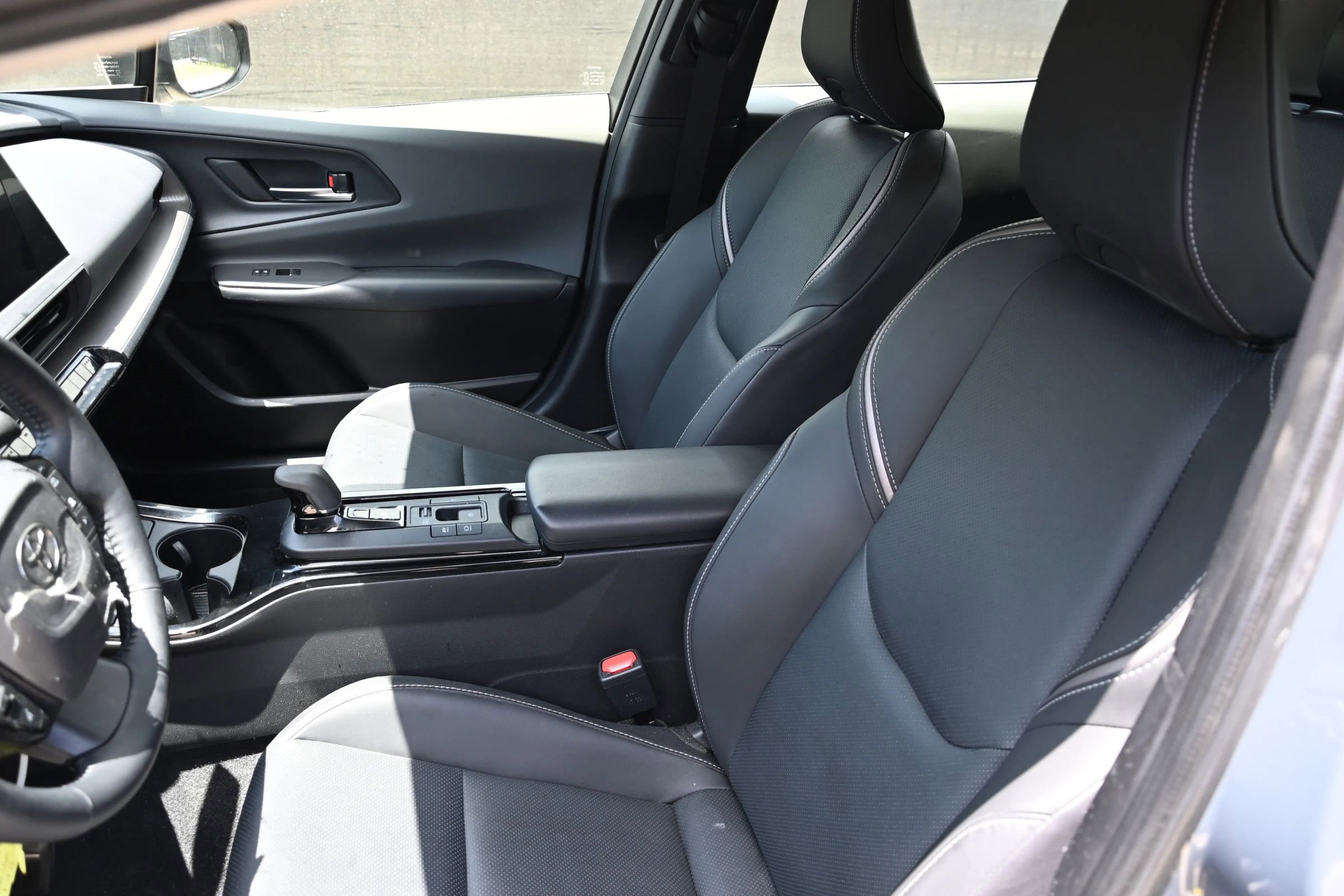 Used 2024 Toyota Prius XLE FWD image 13