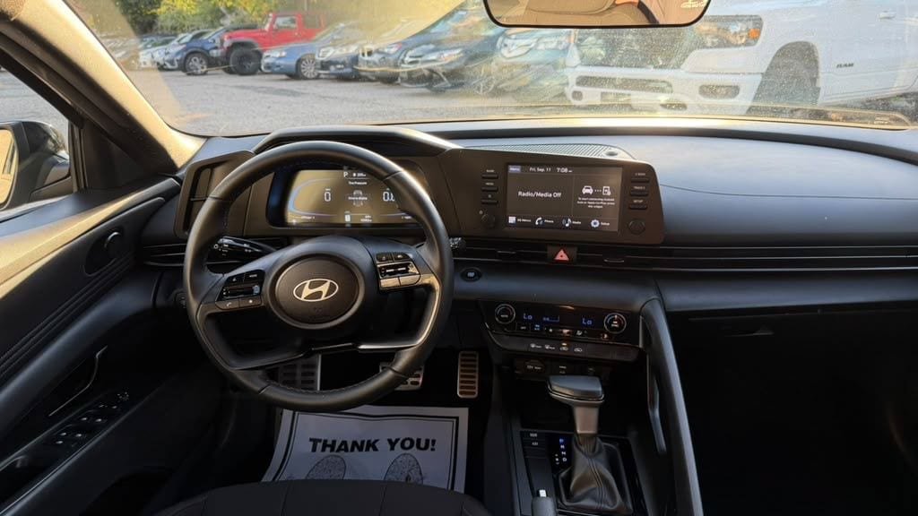 Certified 2025 Hyundai Elantra Sport FWD image 22