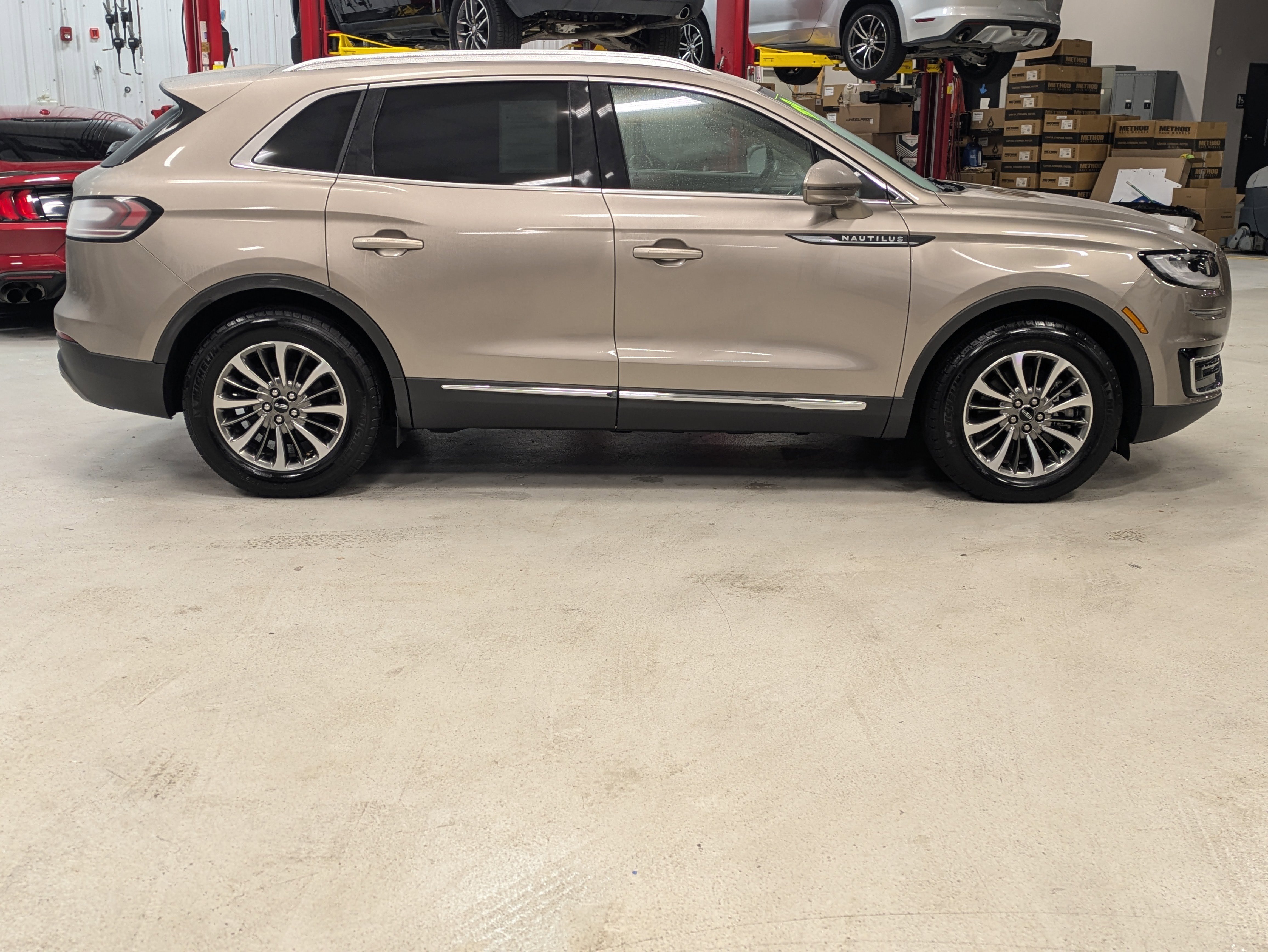 Used 2020 Lincoln Nautilus FWD w/ Equipment Group 101A image 3