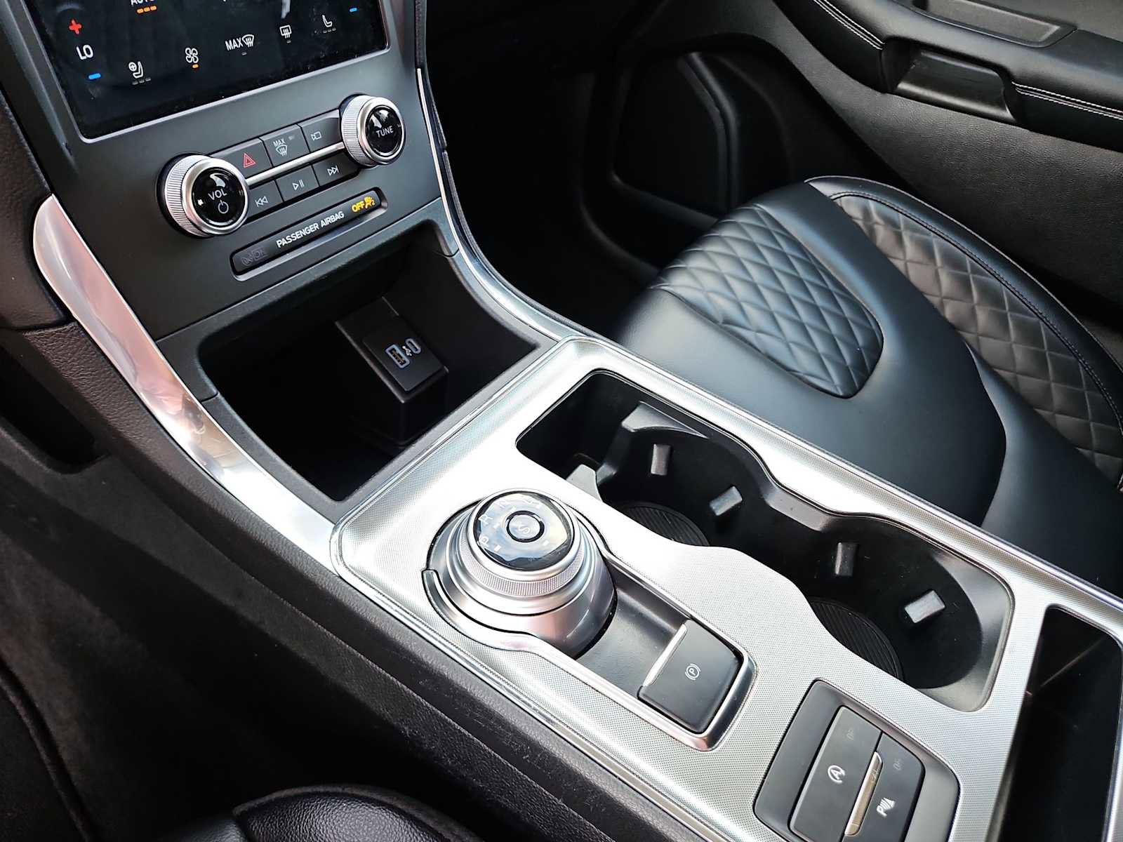 Used 2024 Ford Edge Titanium image 20