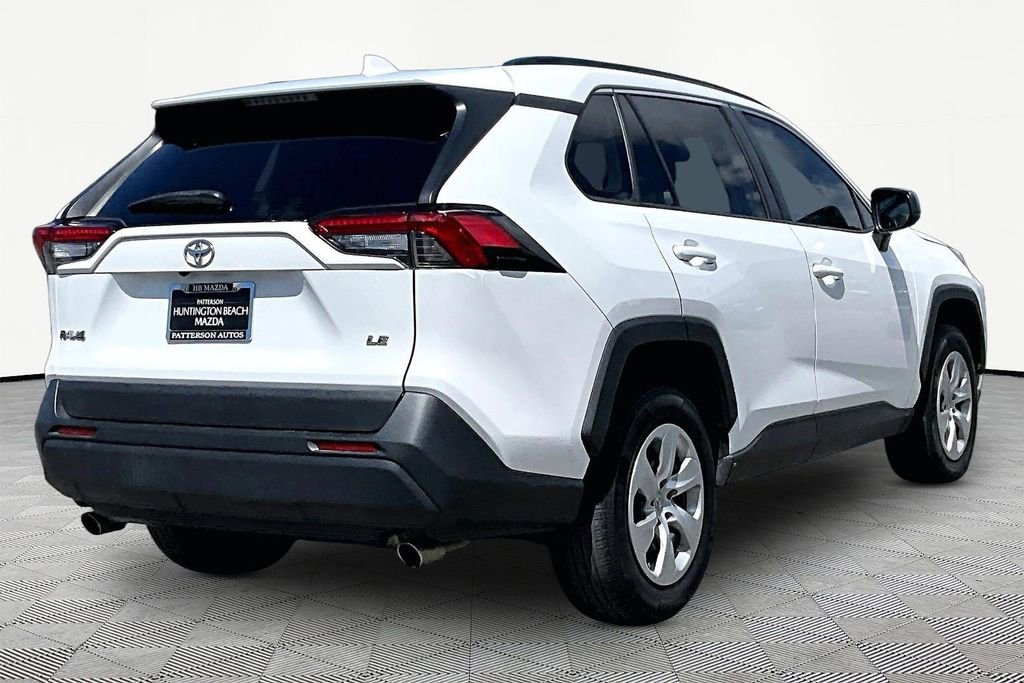 Used 2019 Toyota RAV4 LE image 2