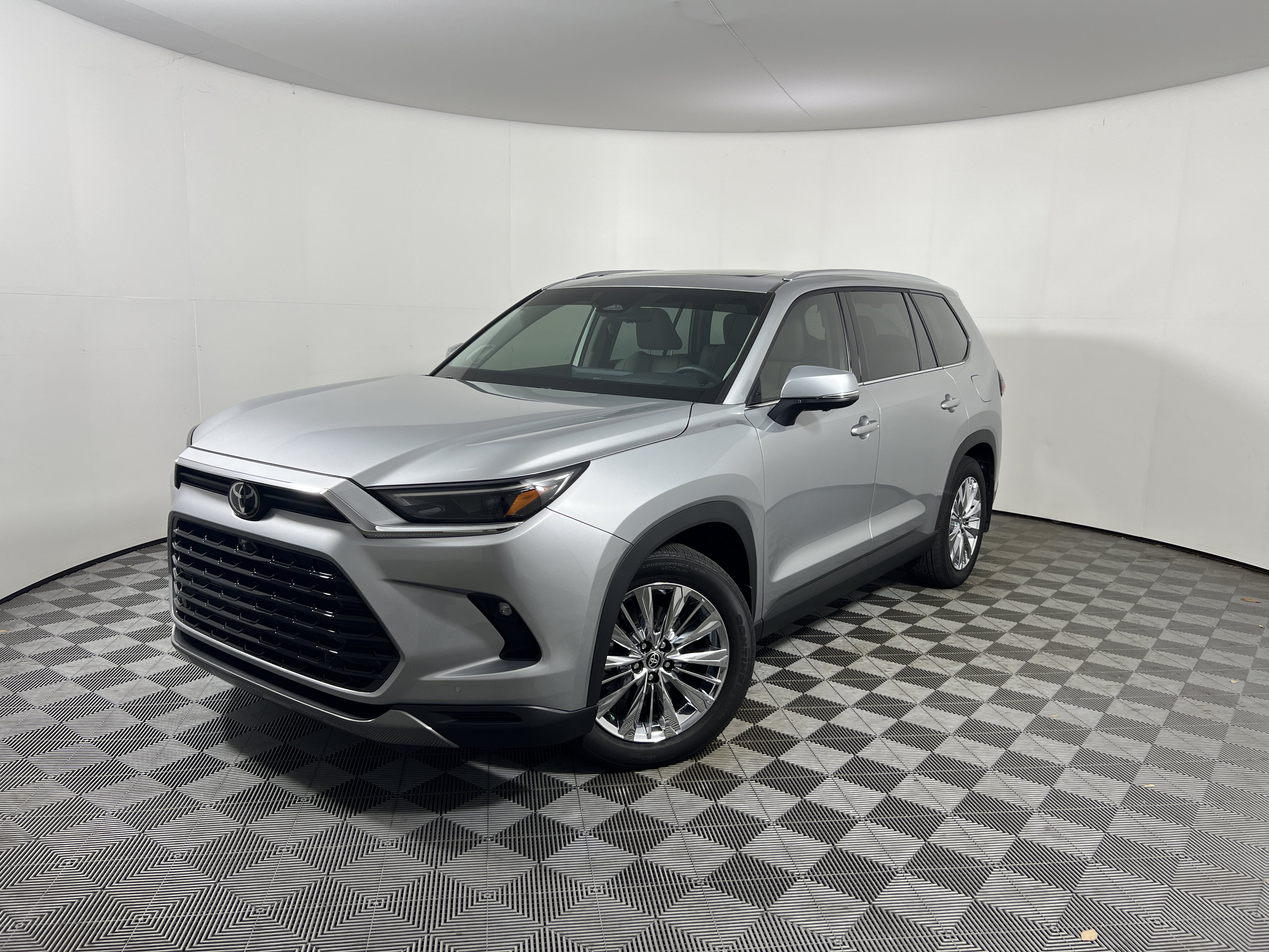 Used 2024 Toyota Grand Highlander AWD image 1
