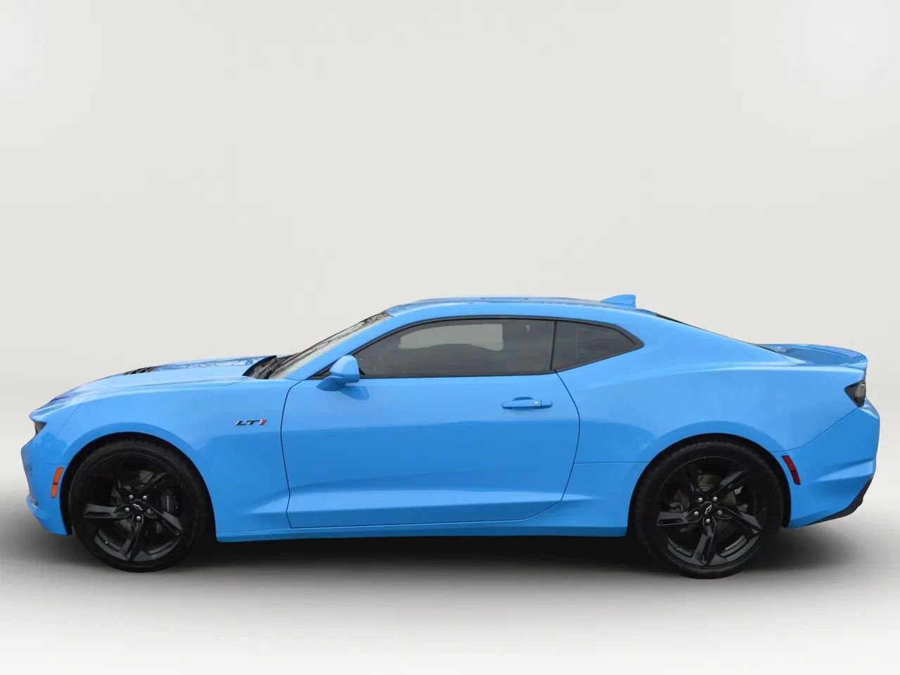 Used 2022 Chevrolet Camaro LT w/ RS Package image 3
