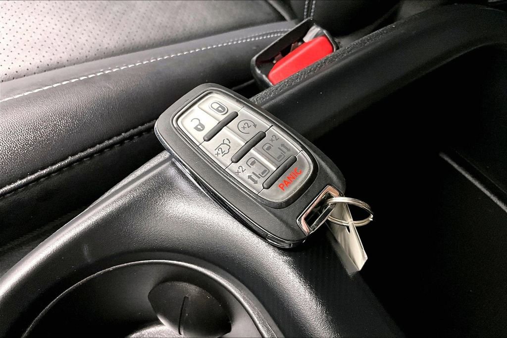 Used 2026 Chrysler Pacifica Select FWD image 13