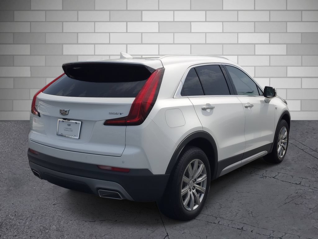 Used 2022 Cadillac XT4 Premium Luxury w/ Safety Alert Package FWD image 5