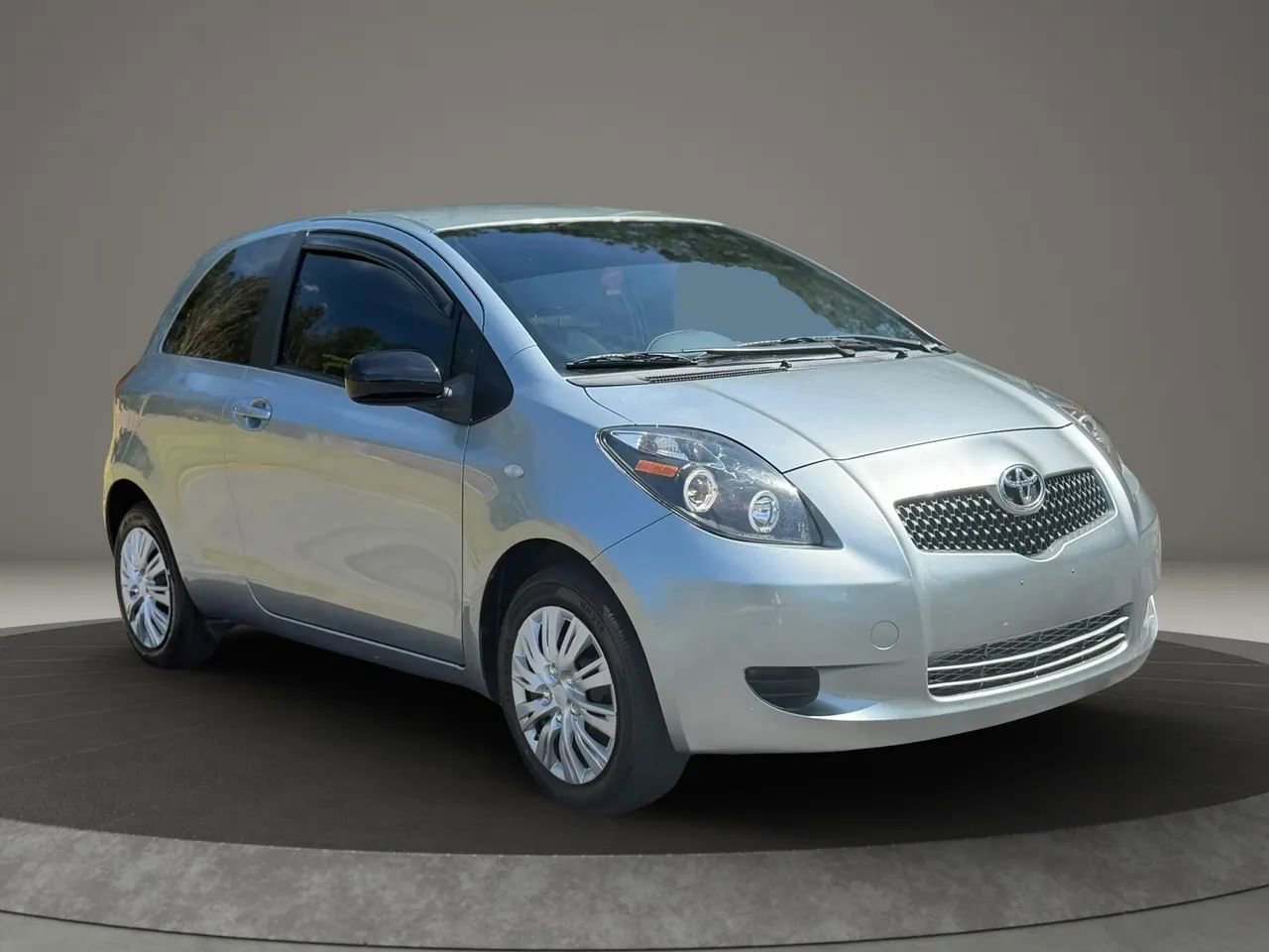 Used 2007 Toyota Yaris 2-Door Hatchback FWD image 3