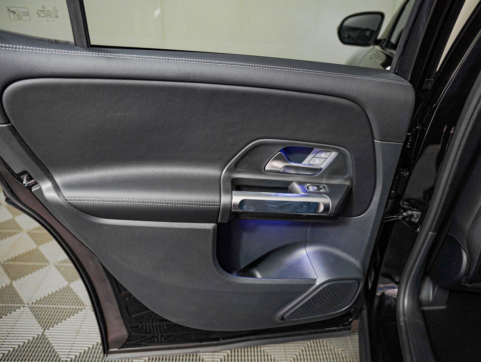 New 2025 Mercedes-Benz GLB 250 4MATIC image 24