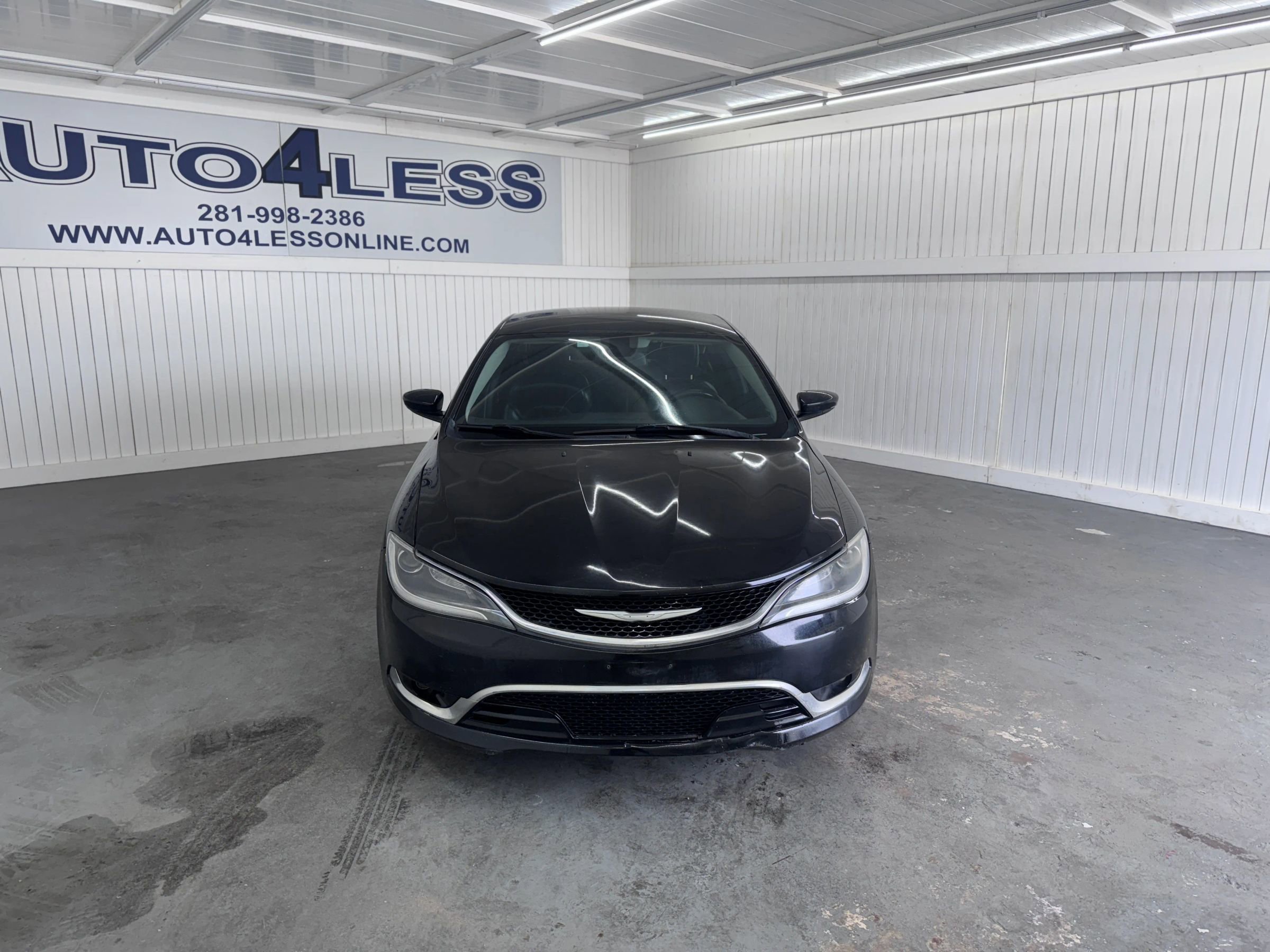 Used 2015 Chrysler 200 C image 2