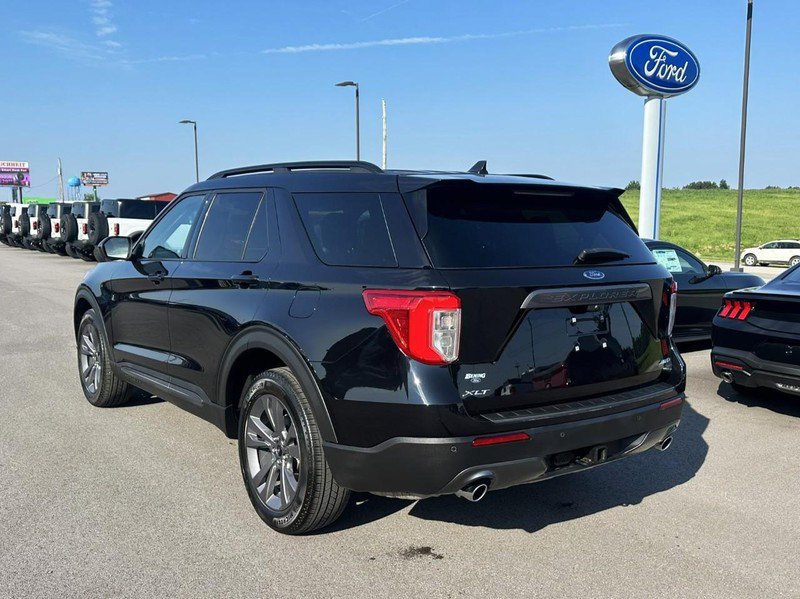 Used 2024 Ford Explorer XLT w/ Equipment Group 202A AWD/4WD image 6