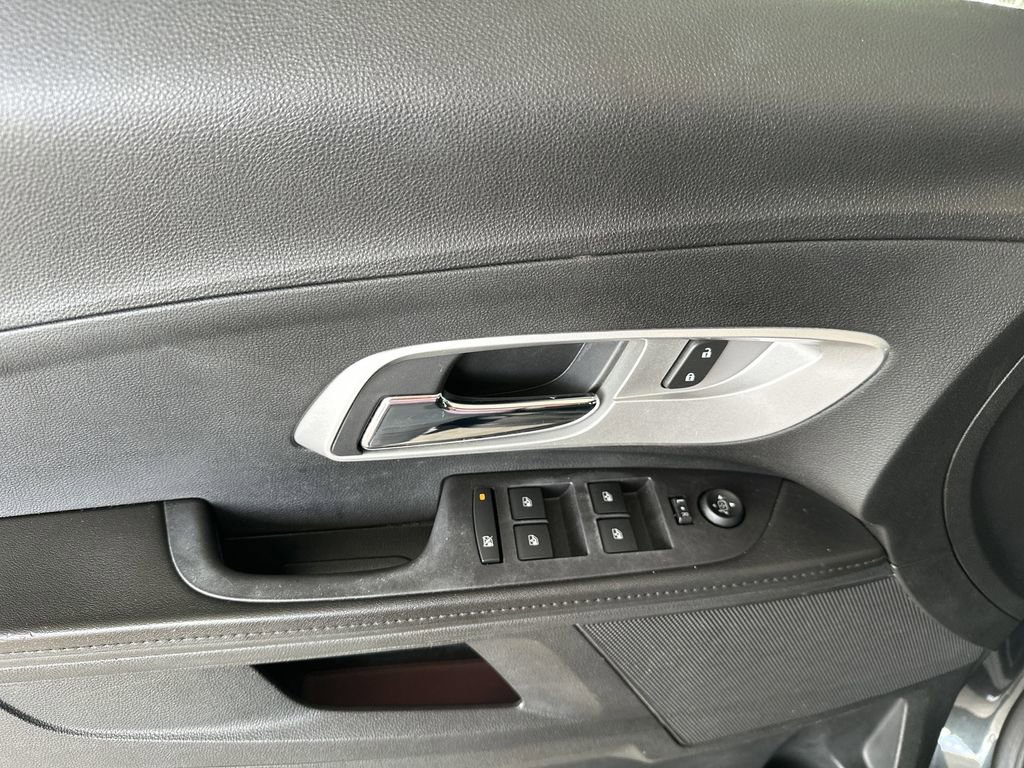 Used 2017 Chevrolet Equinox LT image 11