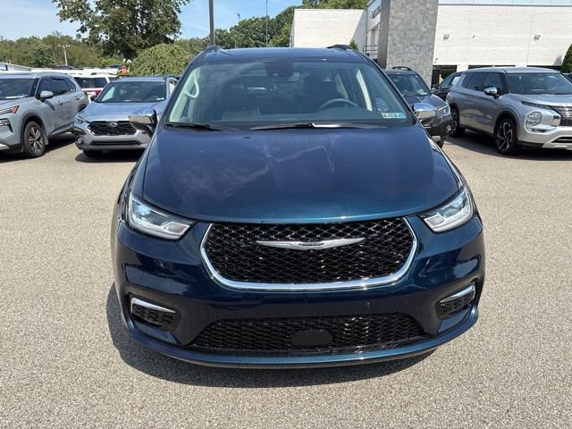 Used 2023 Chrysler Pacifica Limited FWD image 7
