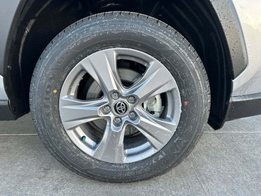 Used 2025 Toyota RAV4 XLE image 39
