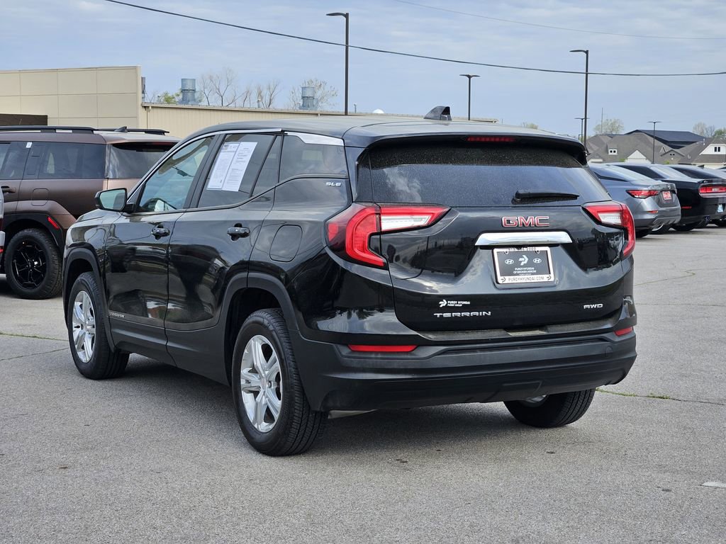 Used 2024 GMC Terrain SLE image 3