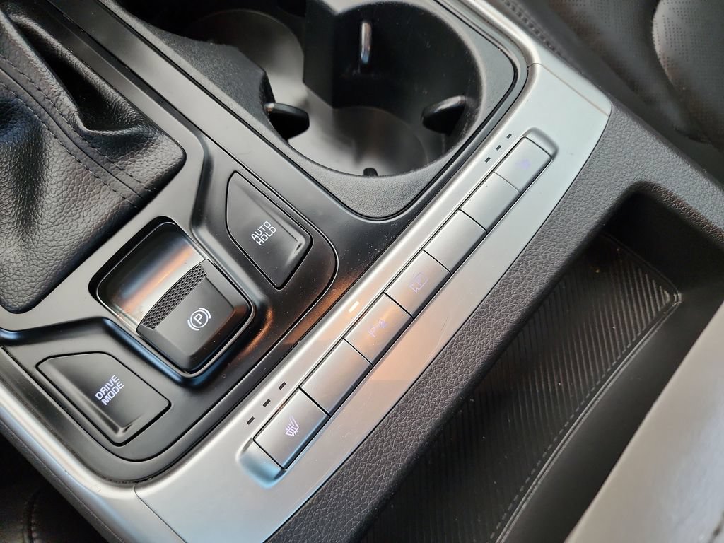 Used 2025 Kia Carnival FWD image 29