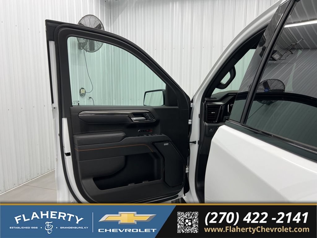 Used 2025 GMC Sierra 1500 AT4 w/ Technology Package AWD/4WD image 8